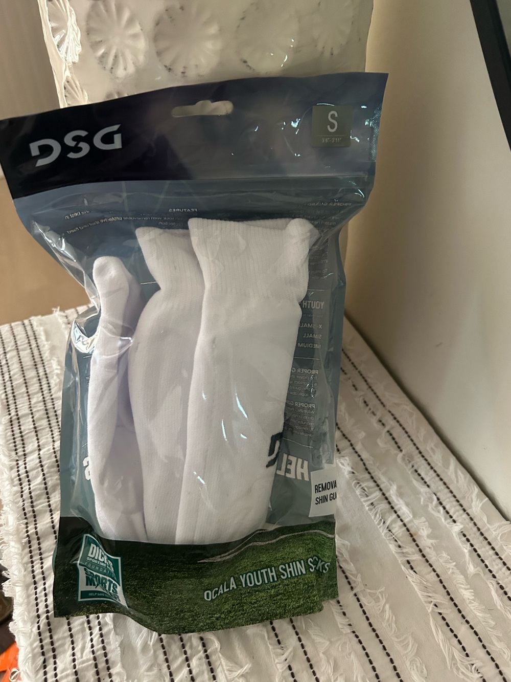 ⭐️ NEW DSG Youth Soccer Shin Socks Size Small White Removable Shin Guard